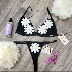 𝅺Daydream Nation Daisy Bra & Panty Set